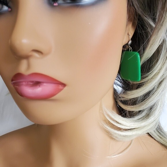 Green Plastic 70's  style dangle  Earring 2" long - Picture 5 of 7